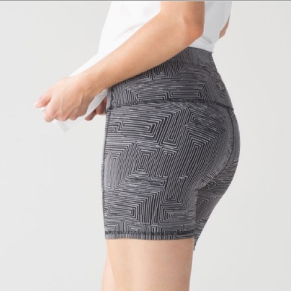 Lululemon Sz 4 Wunder Short 5" In Maze Jacquard White Black *Luon - Picture 3 of 11